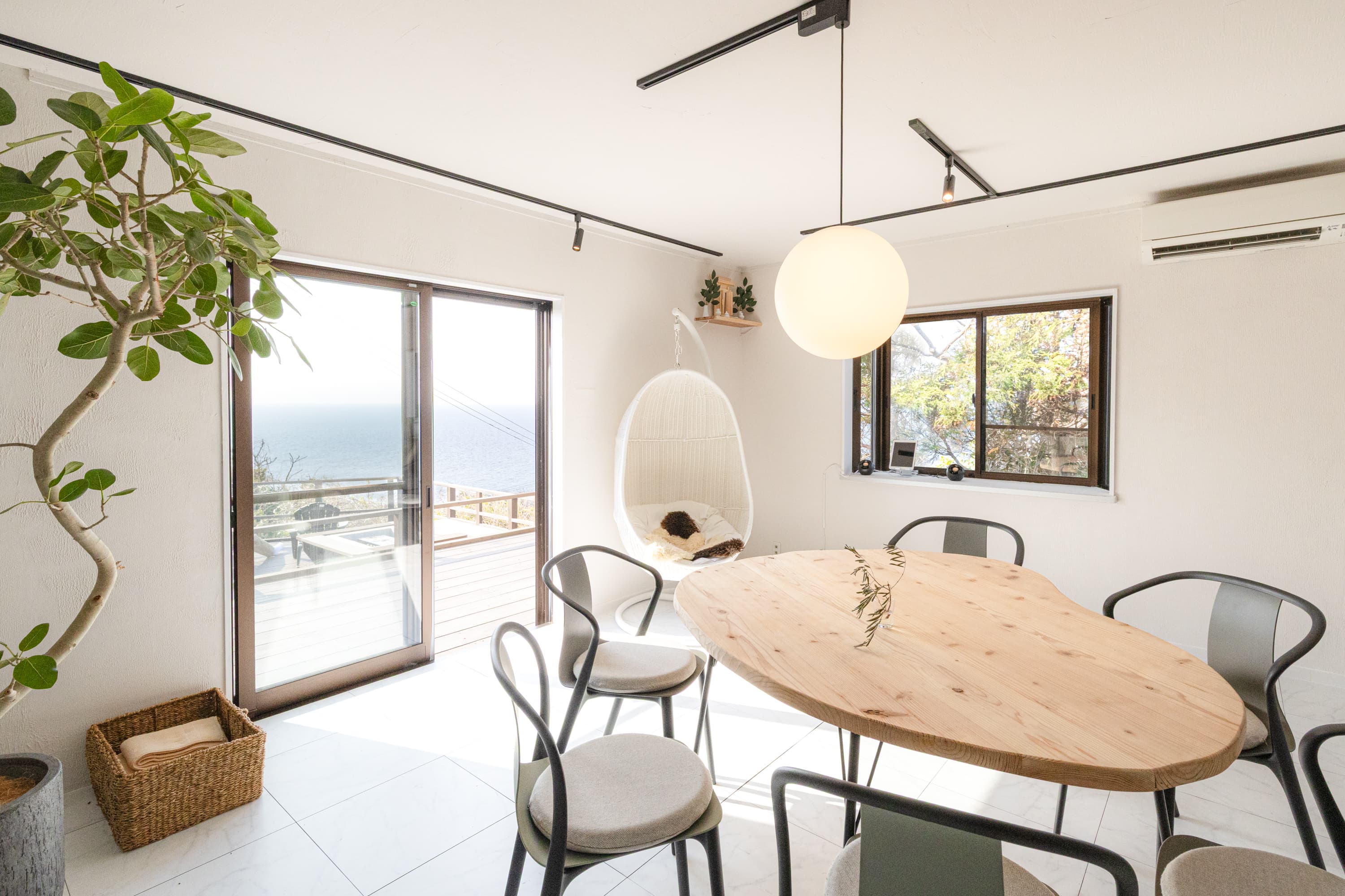 Dining space with sea view
